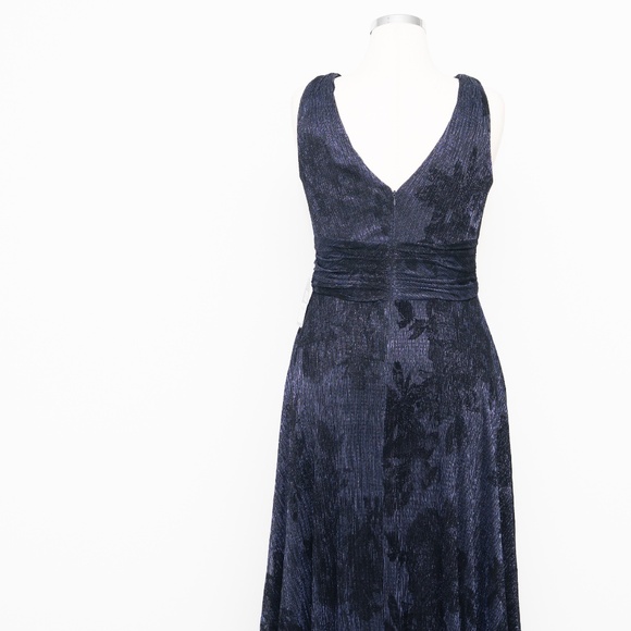 Betsy & Adam Floral Metallic Crinkle Gown - Picture 13 of 13